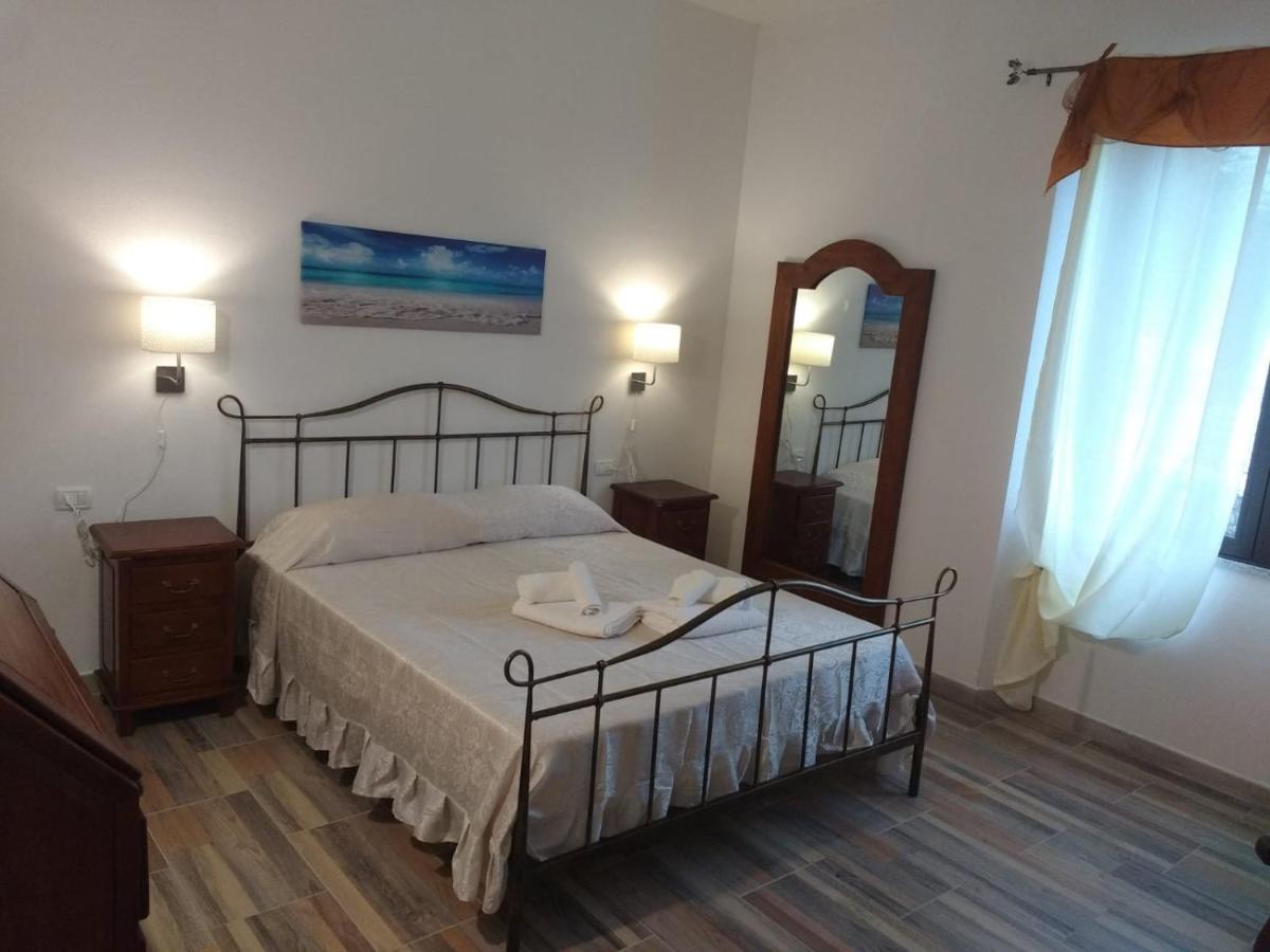 B&B Le Isole Сан-Теодоро Экстерьер фото