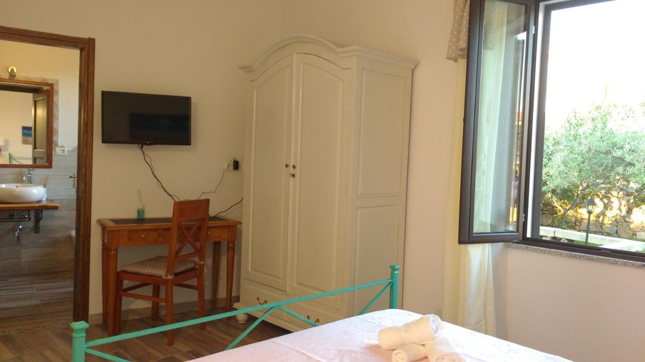 B&B Le Isole Сан-Теодоро Экстерьер фото
